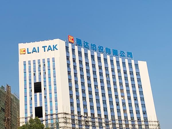 戶外樓頂外露沖孔發(fā)光字