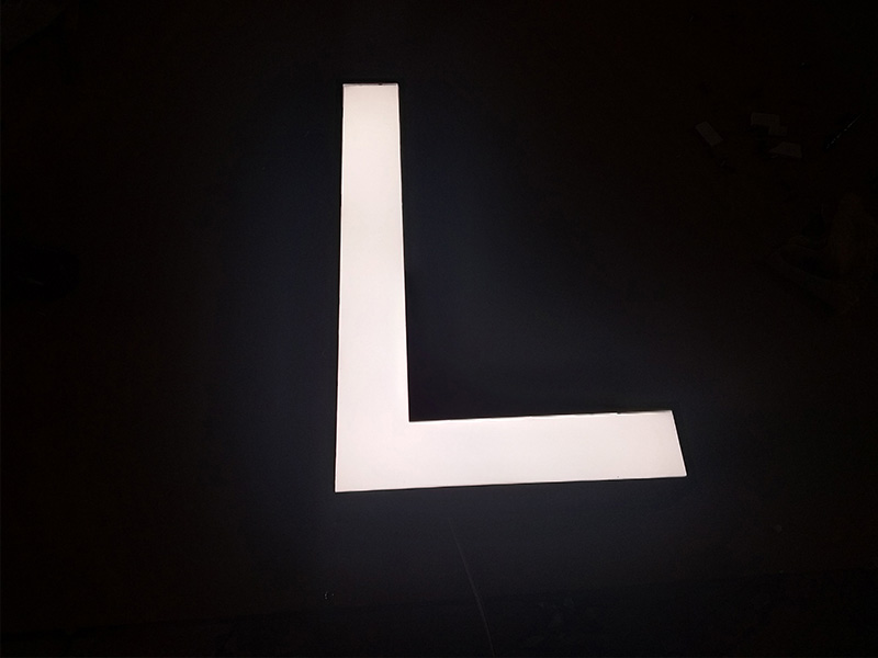 L-機(jī)片發(fā)光字1-卓盛標(biāo)識(shí)